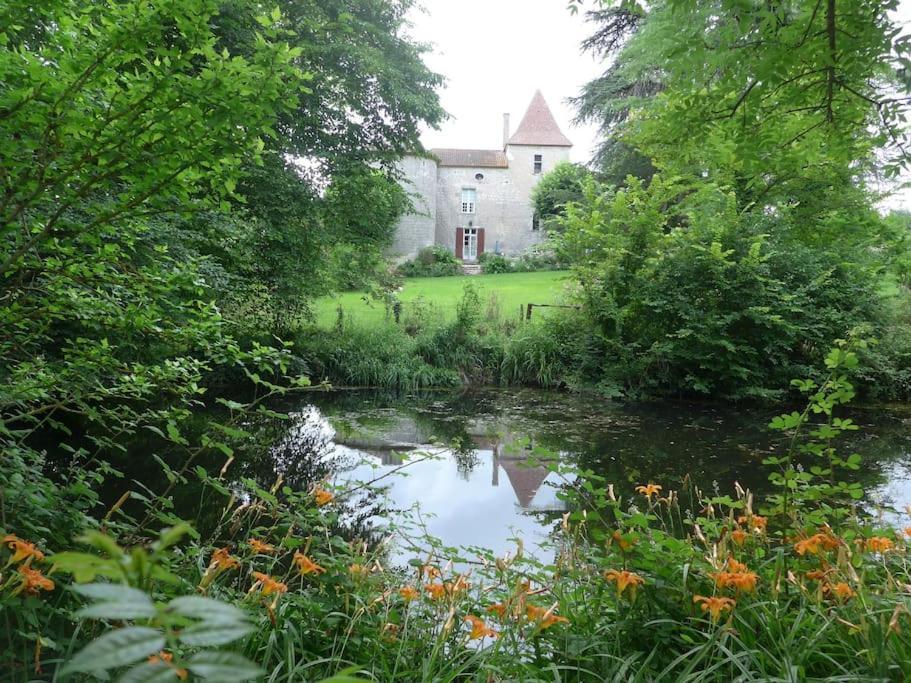 Chateau Barayre - Beautiful 12Th Century Castle With Pool And Large Garden Laussou المظهر الخارجي الصورة