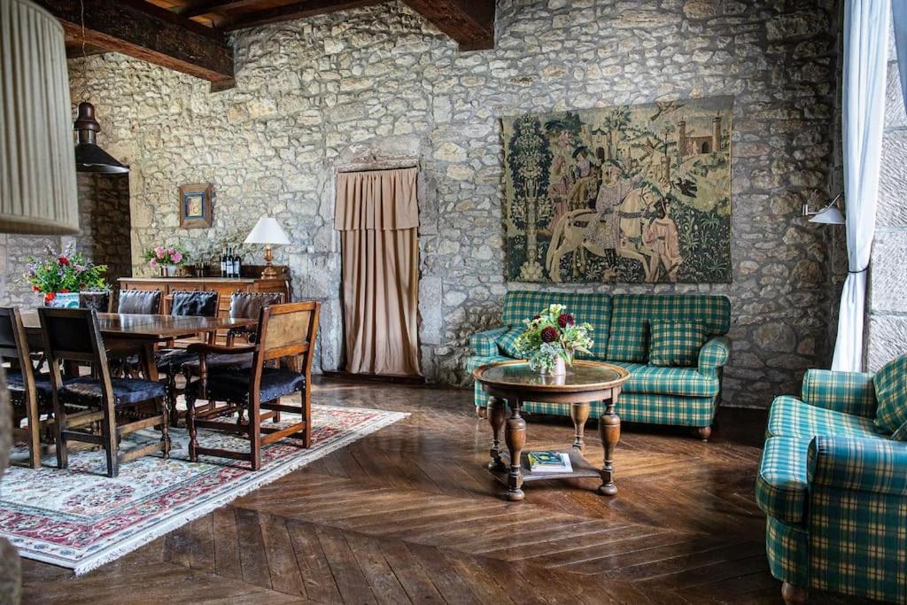 Chateau Barayre - Beautiful 12Th Century Castle With Pool And Large Garden Laussou المظهر الخارجي الصورة