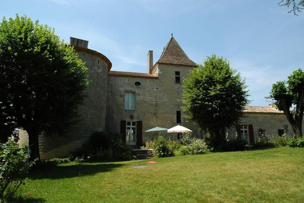 Chateau Barayre - Beautiful 12Th Century Castle With Pool And Large Garden Laussou المظهر الخارجي الصورة