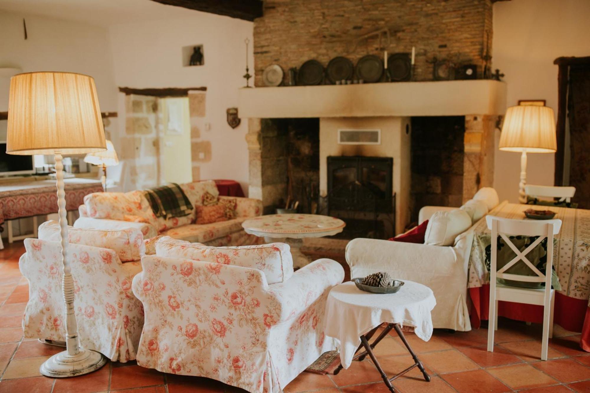 Chateau Barayre - Beautiful 12Th Century Castle With Pool And Large Garden Laussou المظهر الخارجي الصورة